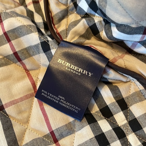 Burberry Quilted Coat 🏴󠁧󠁢󠁳󠁣󠁴󠁿 - Picture 10 of 11